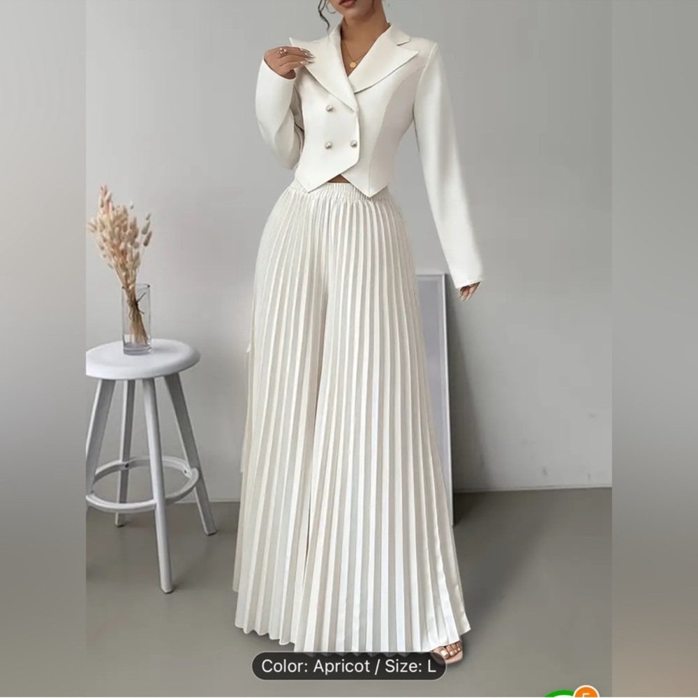 2-piece Elegant Women's Double-breasted Suit
Top and Pleated
